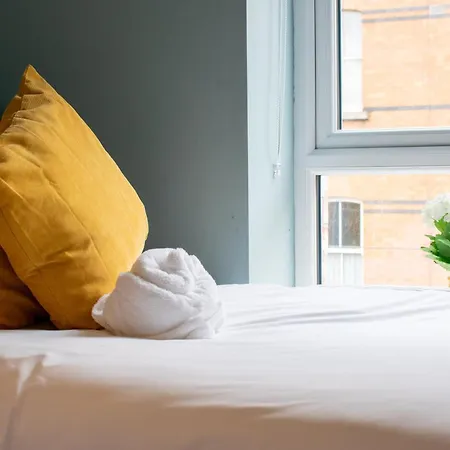 The Large Group House In Dublin, Sleeps 16 *
