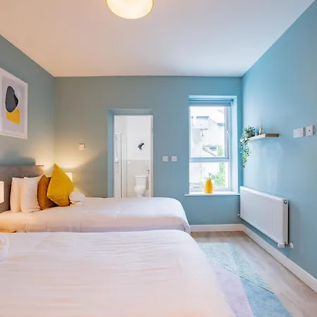 The Large Group House In Dublin, Sleeps 16 Tatil Evi Dublin