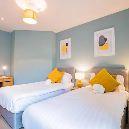 The Large Group House In Dublin, Sleeps 16 Tatil Evi