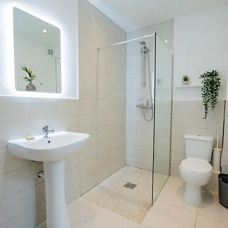 Holiday home The Large Group House -sleeps 21 Dublin