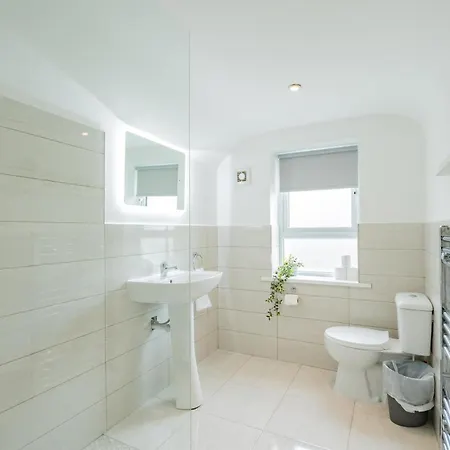 The Large Group House -sleeps 21 Dublin