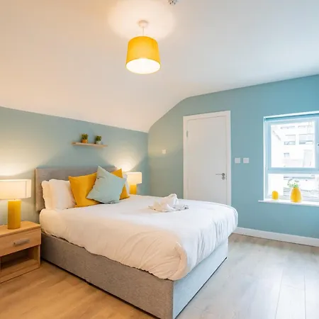 The Large Group House -sleeps 21 Holiday home Dublin