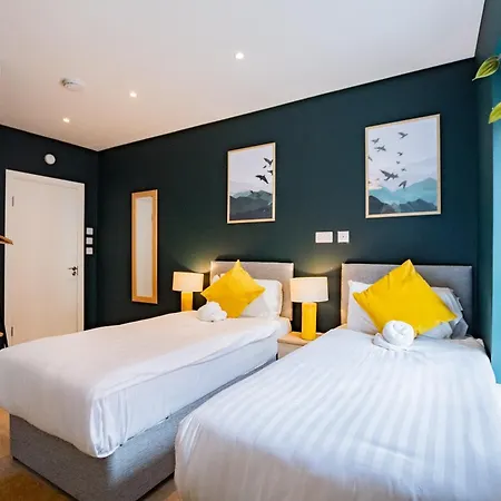 Holiday home The Large Group House -sleeps 21 Dublin