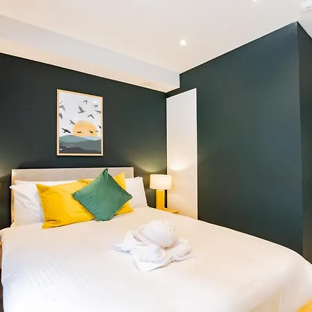 The Large Group House -sleeps 21 Dublin