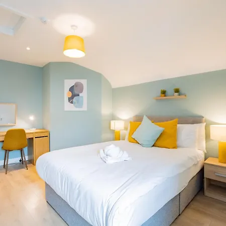 The Large Group House -sleeps 21 Holiday home