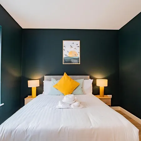 The Large Group House -sleeps 21 * Dublin