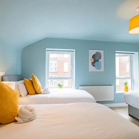 The Large Group House In Dublin, Sleeps 16 Casa de Férias