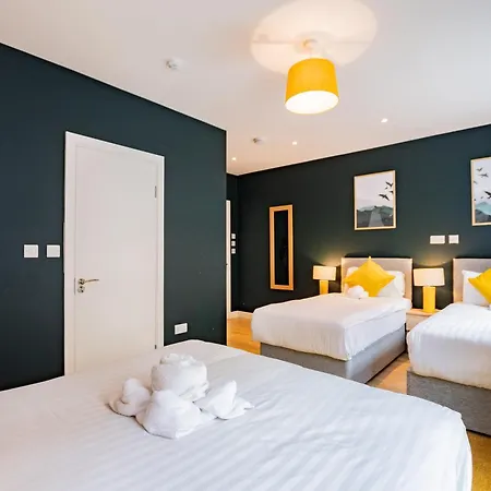 펜션 The Large Group House In Dublin, Sleeps 16 더블린