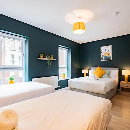 The Large Group House In Dublin, Sleeps 16 더블린