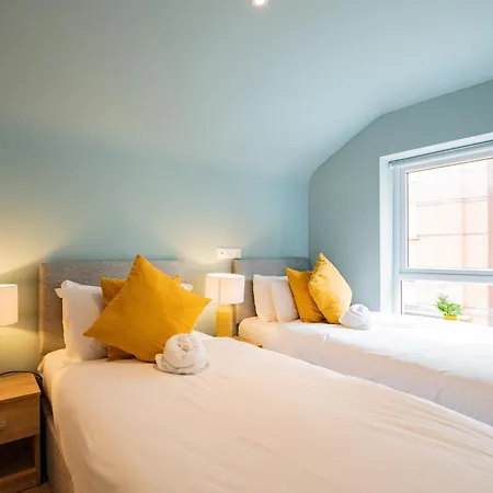 Semesterbostad The Large Group House -sleeps 21