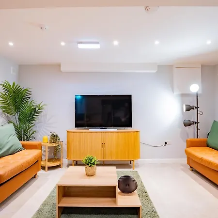 The Large Group House In Dublin, Sleeps 16 Ferienhaus Dublin