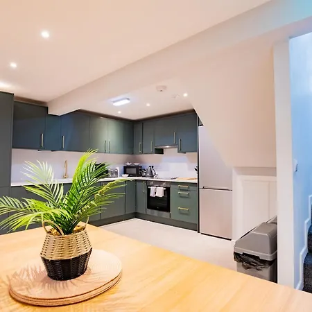 The Large Group House * Dublin